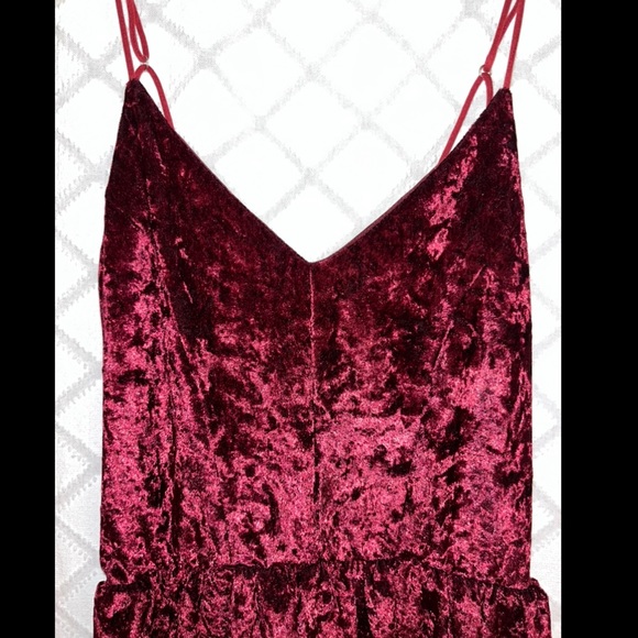 Red velvet skater dress - Picture 2 of 4